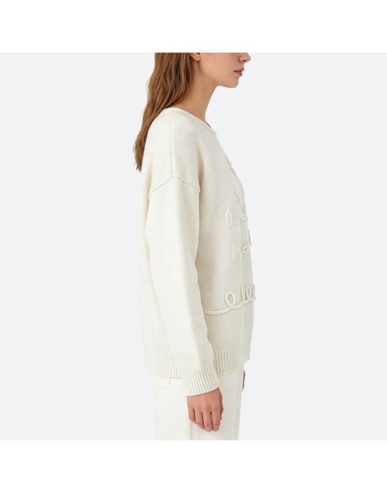 White loose pullover
