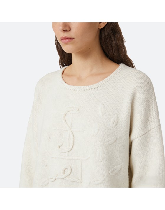 White loose pullover